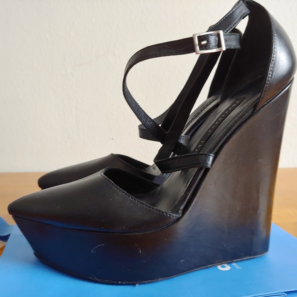 Theyskens Theory Black Leather Platforms sz 6.5